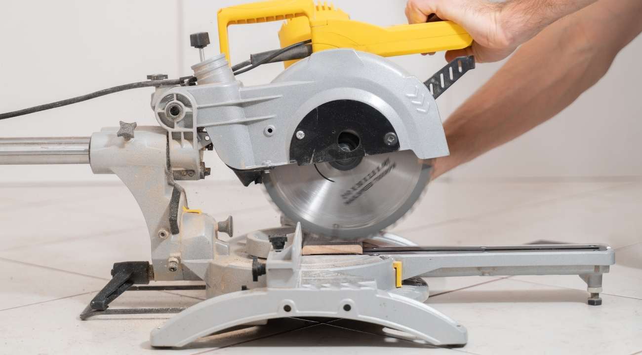 How to Use a Miter Saw Ultimate Beginner's Guide Tools Zone