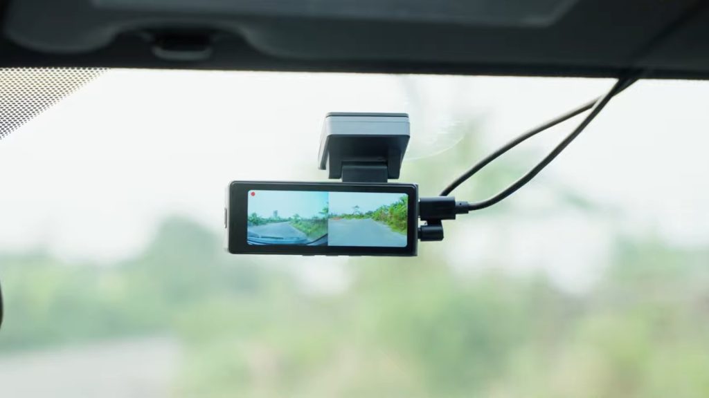 TORVO TD3 Dash Cam, view of both front and rear camera from a car